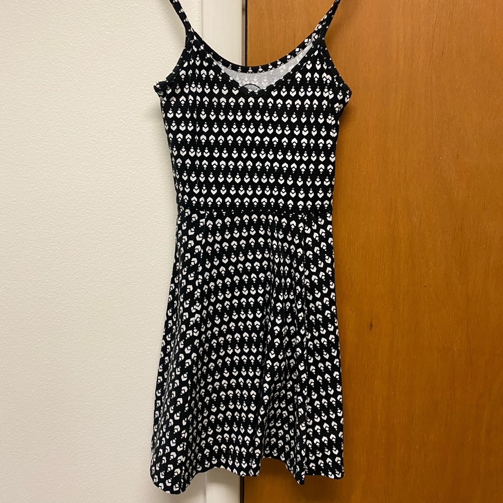 V neck dress, straps not adjustable. Size XS